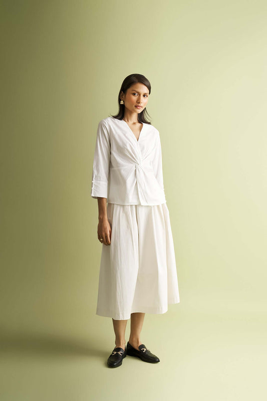 Reistor Front Twist Top in White