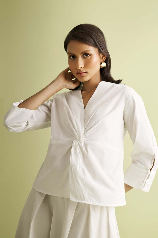 Reistor Front Twist Top in White